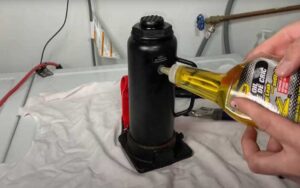 Mất dầu hoặc thiếu dầu thủy lực