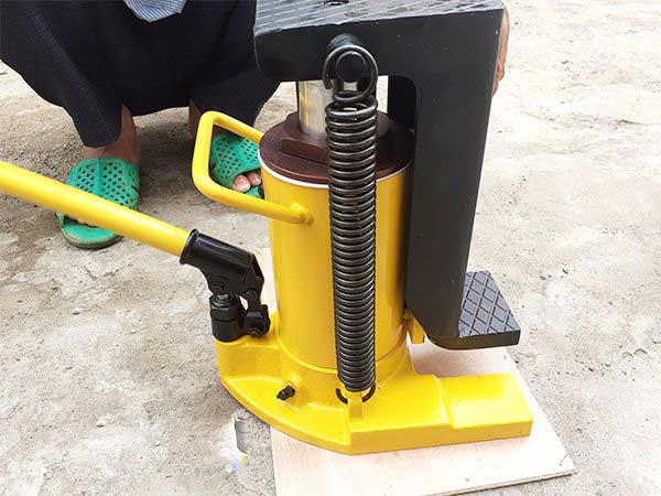 Tắc nghẽn van hoặc ống dẫn dầu